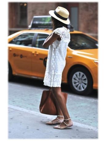 look-vestido-con-bailarinas-rockstud-valentino