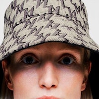 Gorro pescador monograma Karl Lagerfeld 216W3415 foto 4
