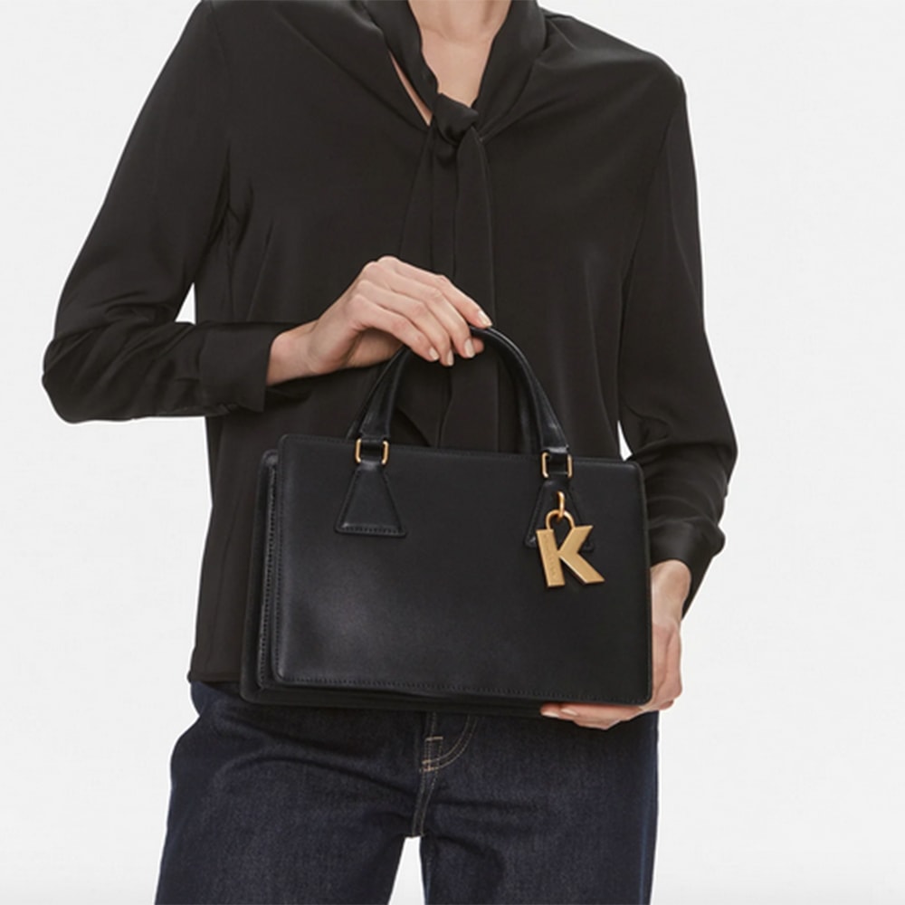 Bolso Tote K/Ikonik Negro de Karl Lagerfeld - Distinción y Estilo | Gallery Carrile foto 4