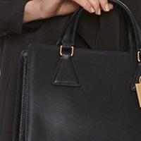 Bolso Tote K/Ikonik Negro de Karl Lagerfeld - Distinción y Estilo | Gallery Carrile foto 7