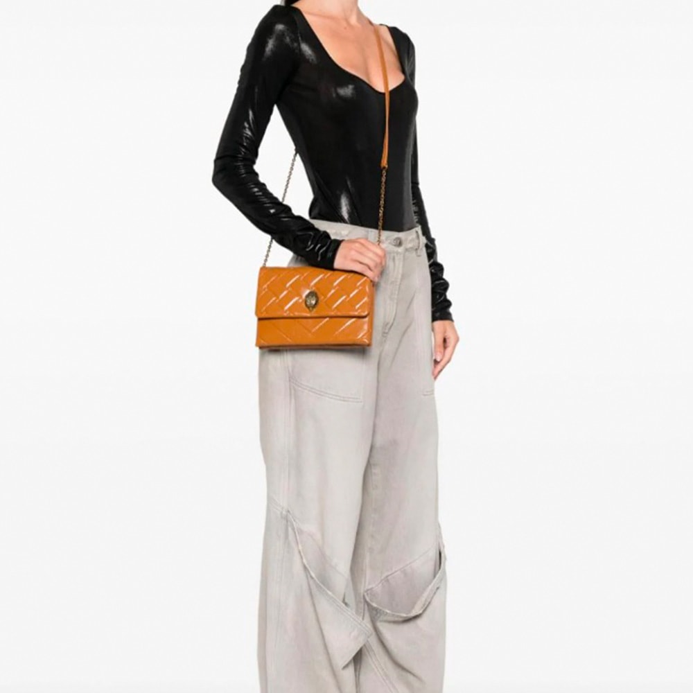Bolso Kurt Geiger Kensington Acolchado Marrón | Estilo y Elegancia en Gallery Carrile foto 2