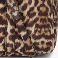 Bolso Kurt Geiger | Elegancia y estilo con estampado de leopardo foto 5