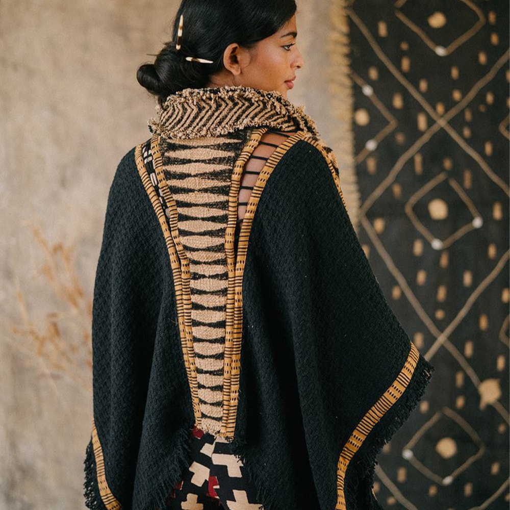  Poncho Alekai – Diseño étnico exclusivo con textura artesanal foto 2