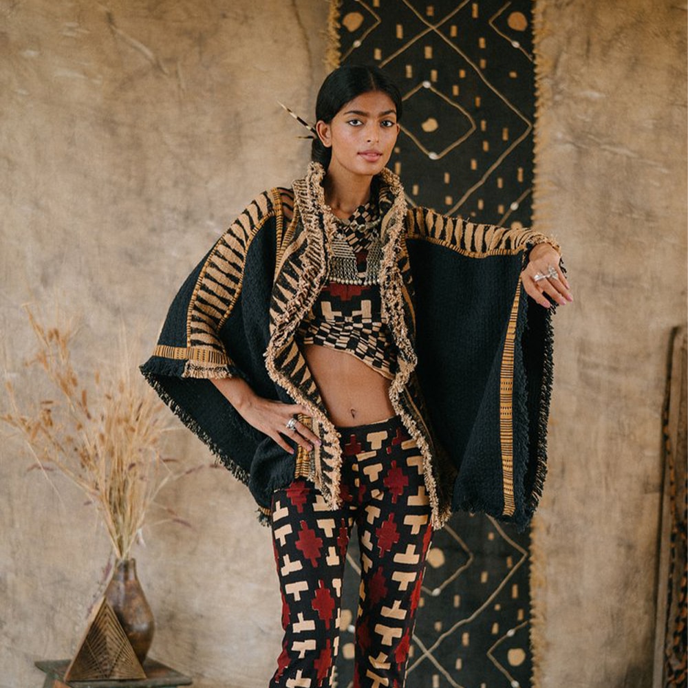  Poncho Alekai – Diseño étnico exclusivo con textura artesanal foto 3