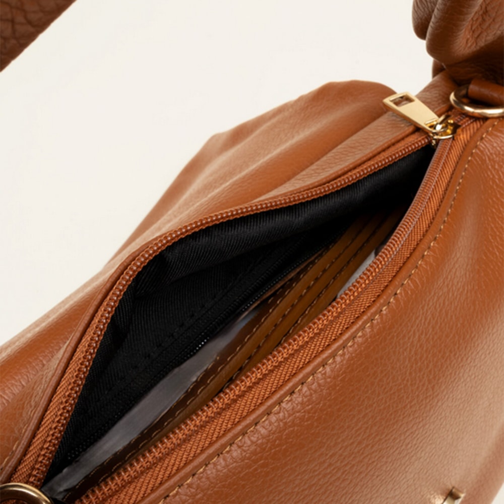 Bolso cuero piel solapa Gaimo – Diseño con asa trenzada foto 2