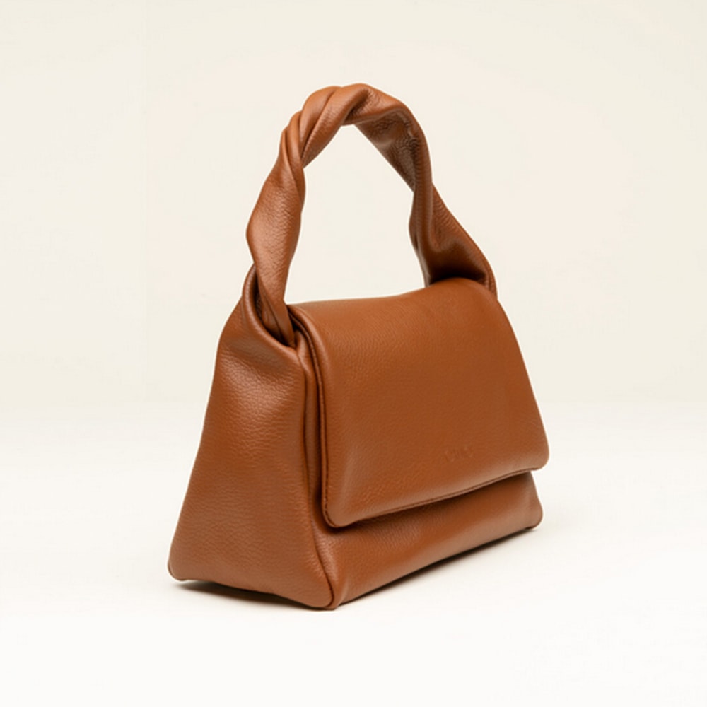 Bolso cuero piel solapa Gaimo – Diseño con asa trenzada foto 3