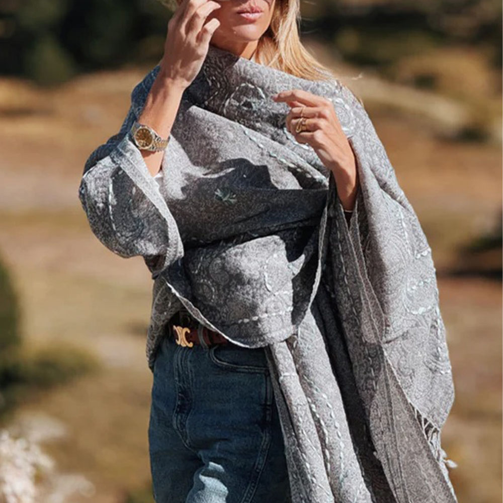 Poncho mujer suave gris – Poc a Poc foto 2