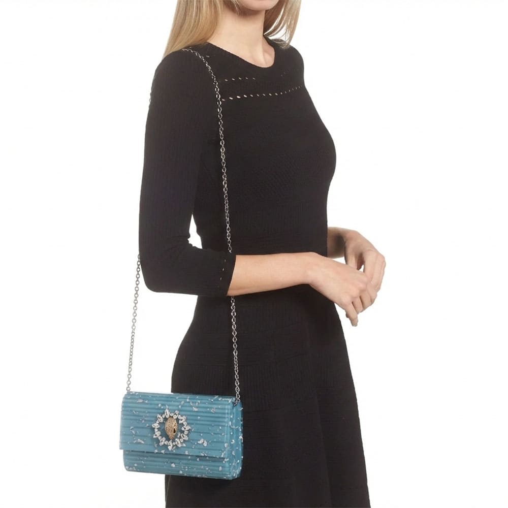 Cartera fiesta cadena azul Kurt Geiger con cierre joya foto 2