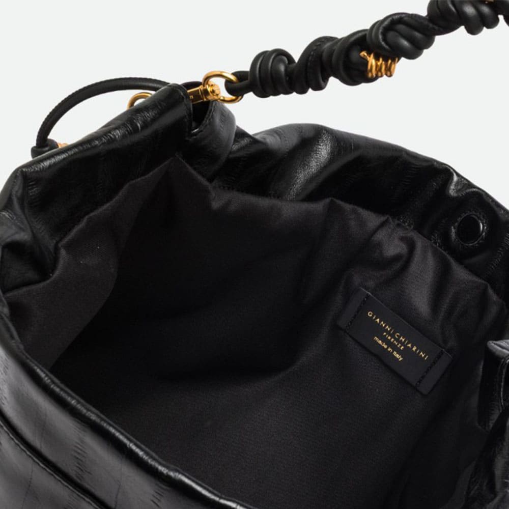 Bolso piel negro fruncido asa Gianni Chiarini foto 4