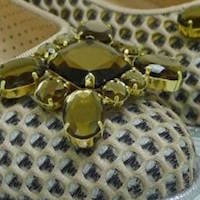 Broche en la pala