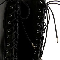 Bota acordonada