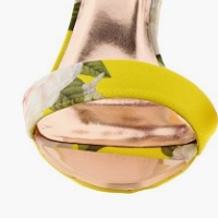 STILETTO CON ESTAMPADO ELEGANTE