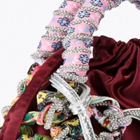 Asa rígida forrada y colgante metálico