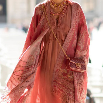 Poncho lana bordado rosa Poc a Poc Amoha