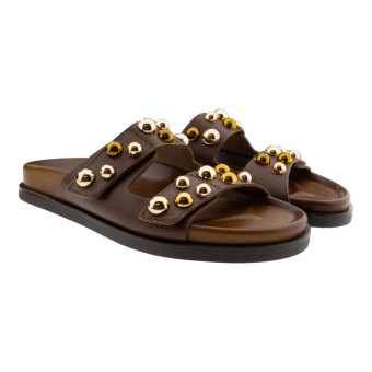 Sandalias planas mujer piel marrón tachuelas Caryatis 68046
