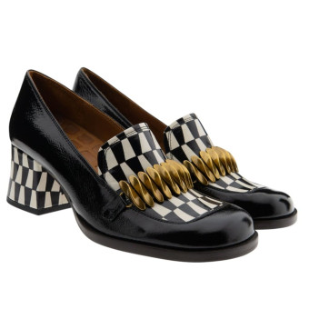 Zapato tacón cerrado Chie Mihara blanco y negro Tibro