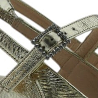 Zapatos destalonados dorados Zinda | Brillo y elegancia para tus looks foto 7