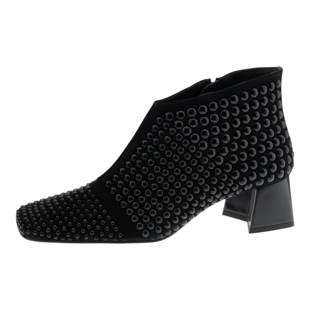 Botines negros tacón tachas Zinda – Elegancia y carácter foto 3