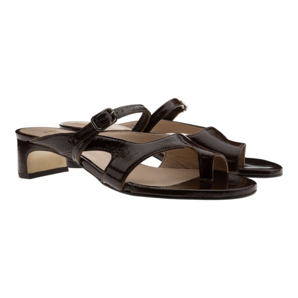 Sandalias charol marrón tacón bajo Zinda 3509