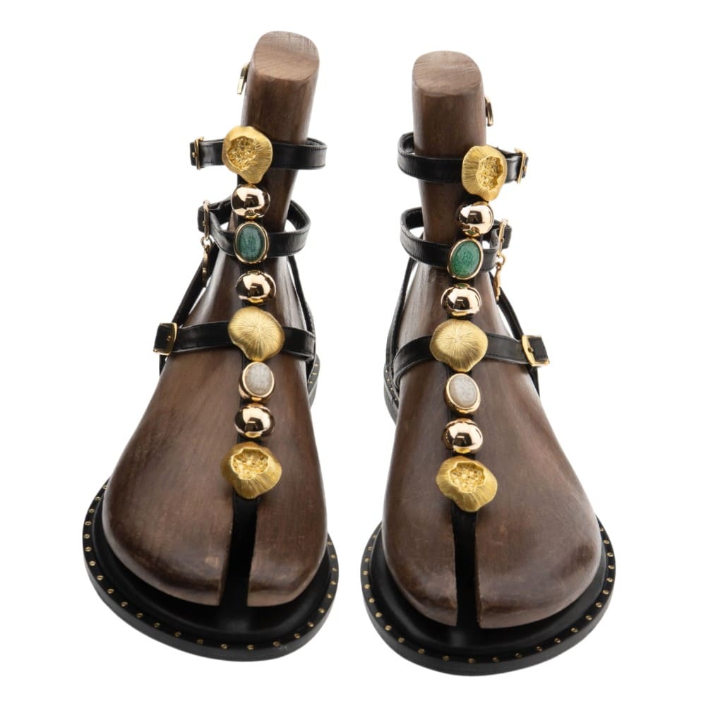 Sandalias romanas negras adornos Caryatis mujer foto 2