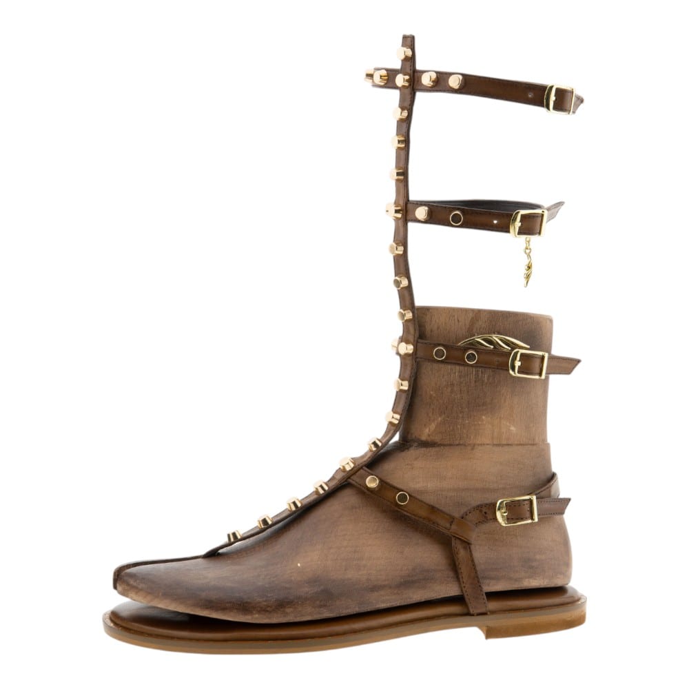 Sandalias romanas mujer Caryatis altas con diseño gladiador en Gallery Carrilé foto 3