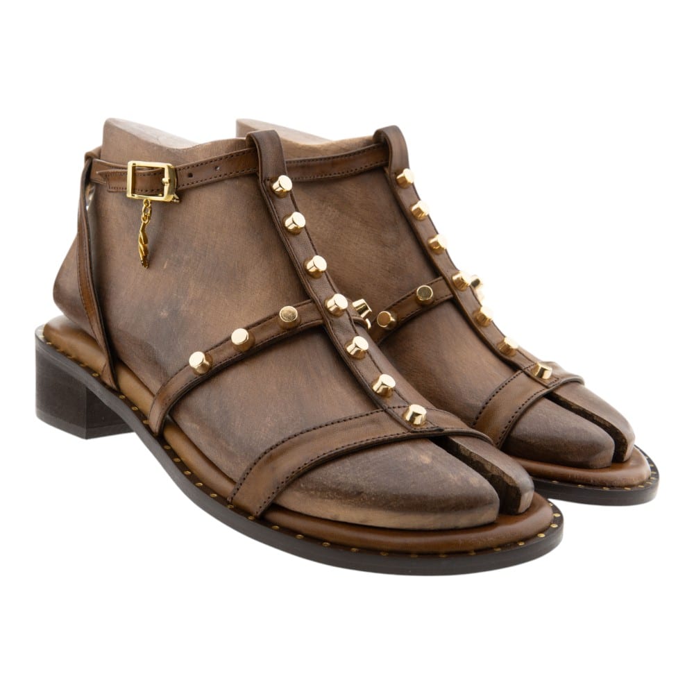 Sandalias romanas marron mujer tachuelas hebilla Caryatis 662166