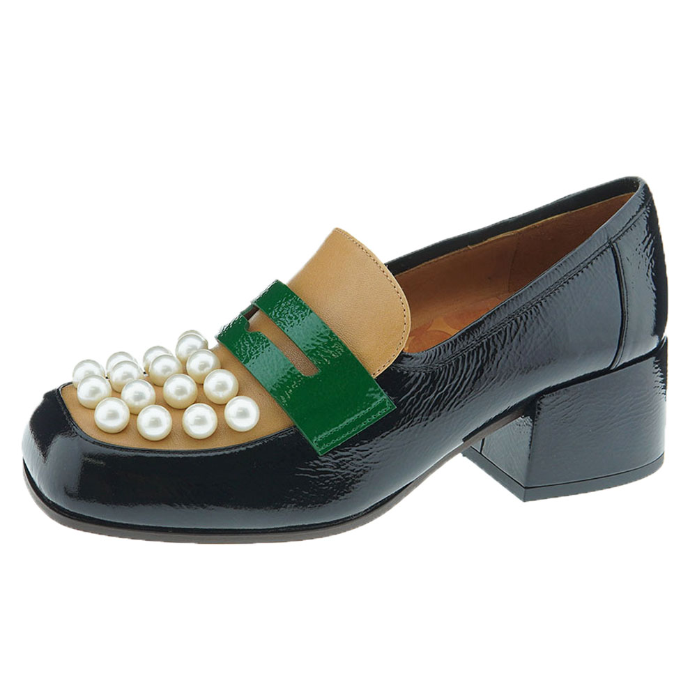 Zapato salón tipo mocasín perlas Chie Mihara Bala foto 3