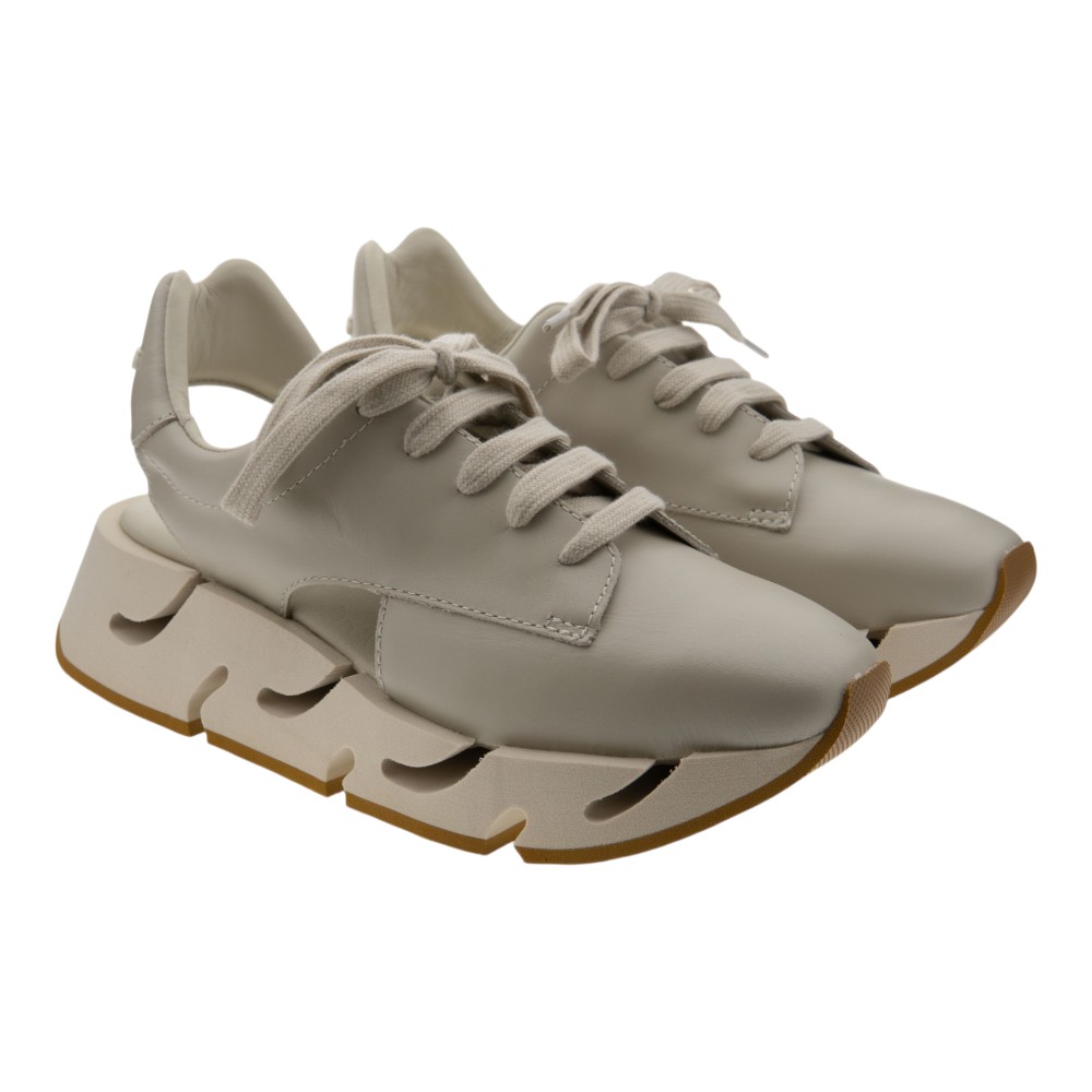 Zapatillas blancas destalonadas mujer Paloma Barceló Barbara