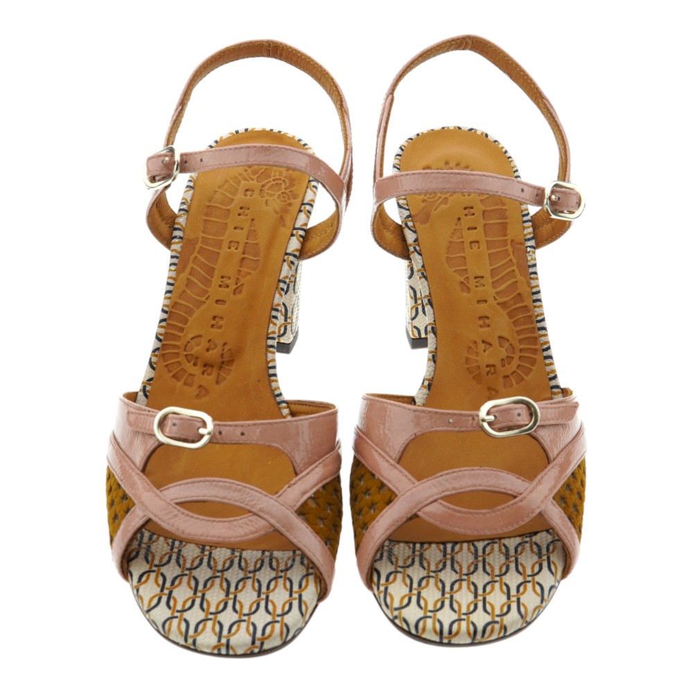 Sandalias Estampadas de Charol Chie Mihara - Elegancia Exclusiva | Galería Carrile foto 2