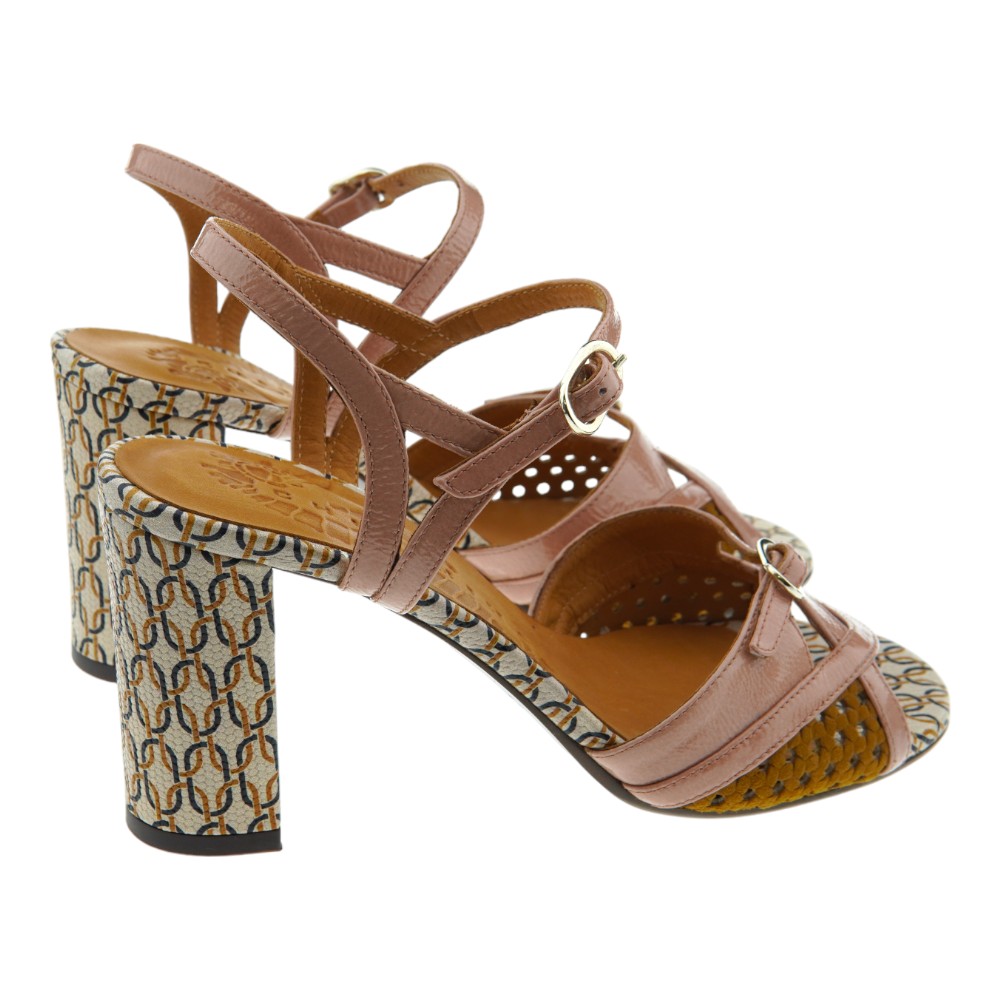 Sandalias Estampadas de Charol Chie Mihara - Elegancia Exclusiva | Galería Carrile foto 4