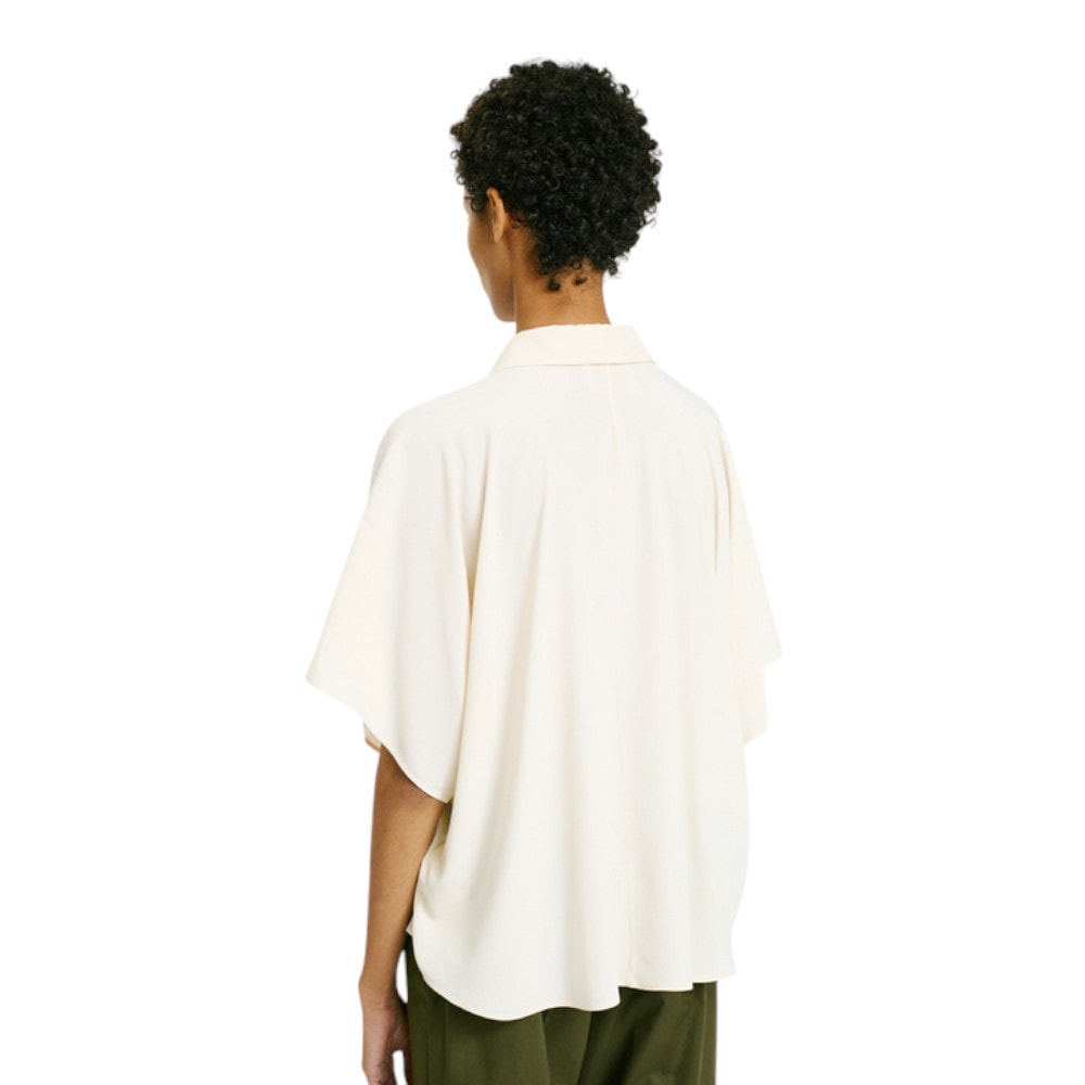 Camisa de Seda Beig Momoni para Mujer | Elegante y Versátil foto 4