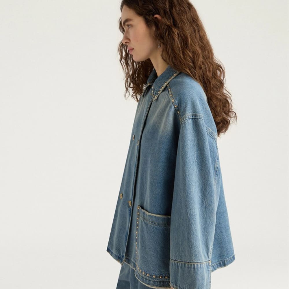 Chaqueta vaquera oversize tachuelas Momoni en azul denim foto 3