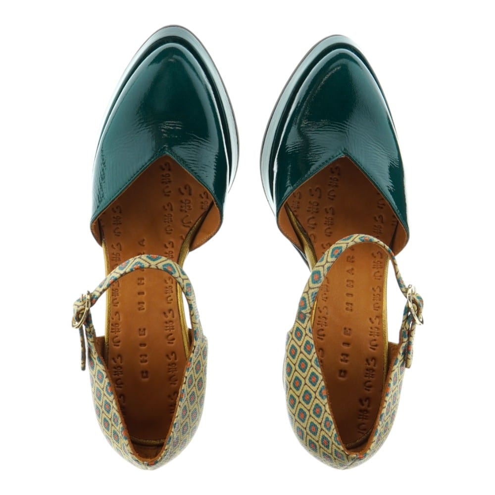 Zapatos de tacón Chie Mihara - Charol verde y estampado geométrico - Gallery Carrile foto 2