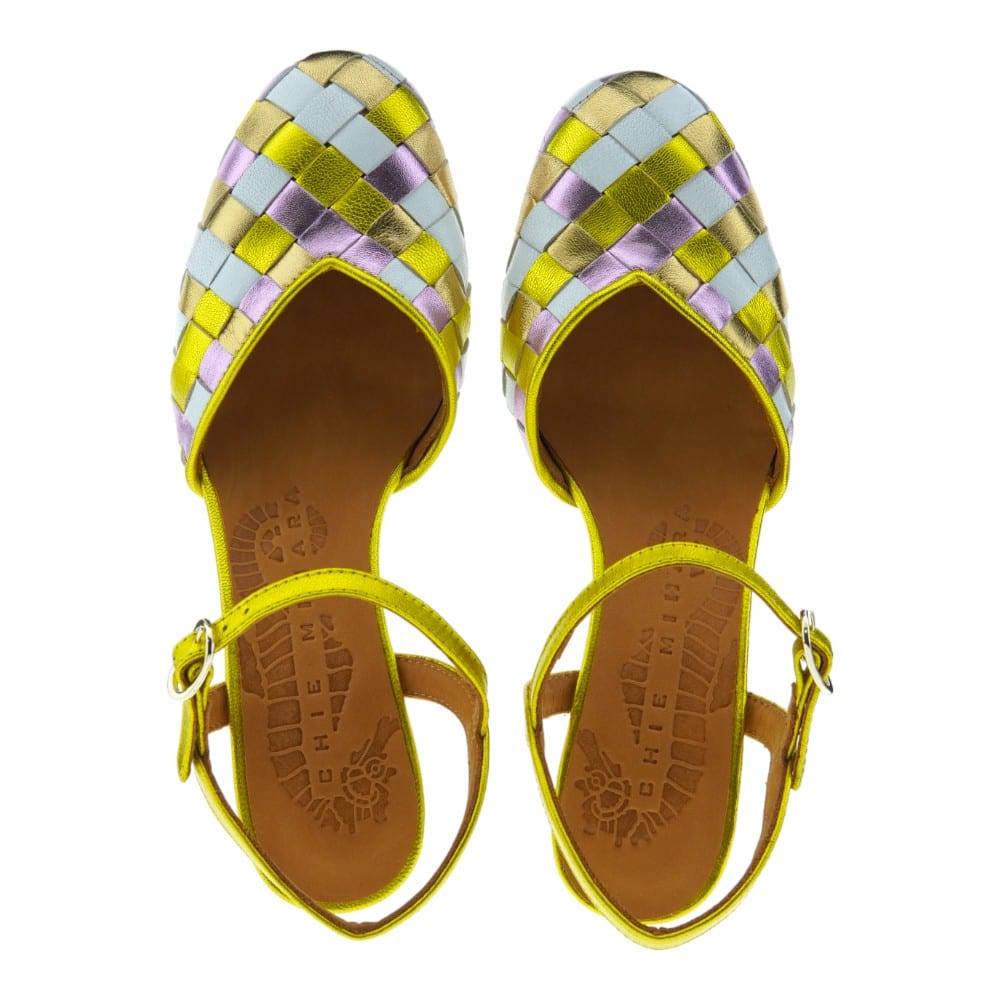 Zapatos Tacón Chie Mihara Tacón Bloque y Piel Metalizada | Descubre en Gallery Carrile foto 2