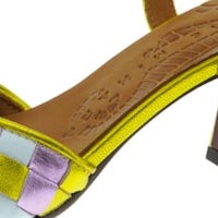 Zapatos Tacón Chie Mihara Tacón Bloque y Piel Metalizada | Descubre en Gallery Carrile foto 7