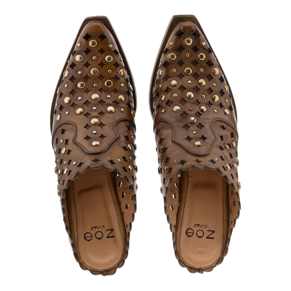 Zuecos piel tacón Zoe con tachas | Estilo western foto 2