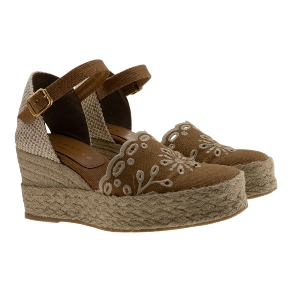 Alpargatas cerradas mujer bordadas Palomitas Lalsie