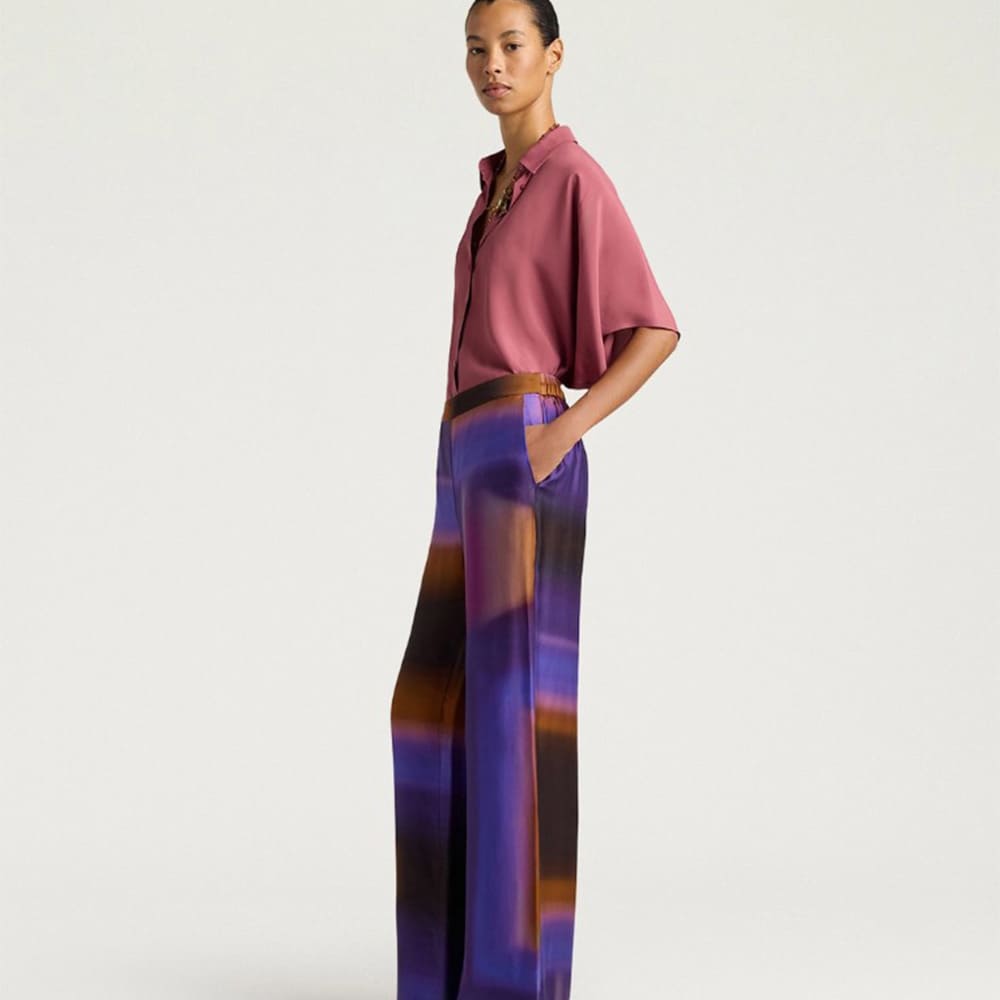 Pantalón largo ancho fluido Momoni en morado y cobre foto 3