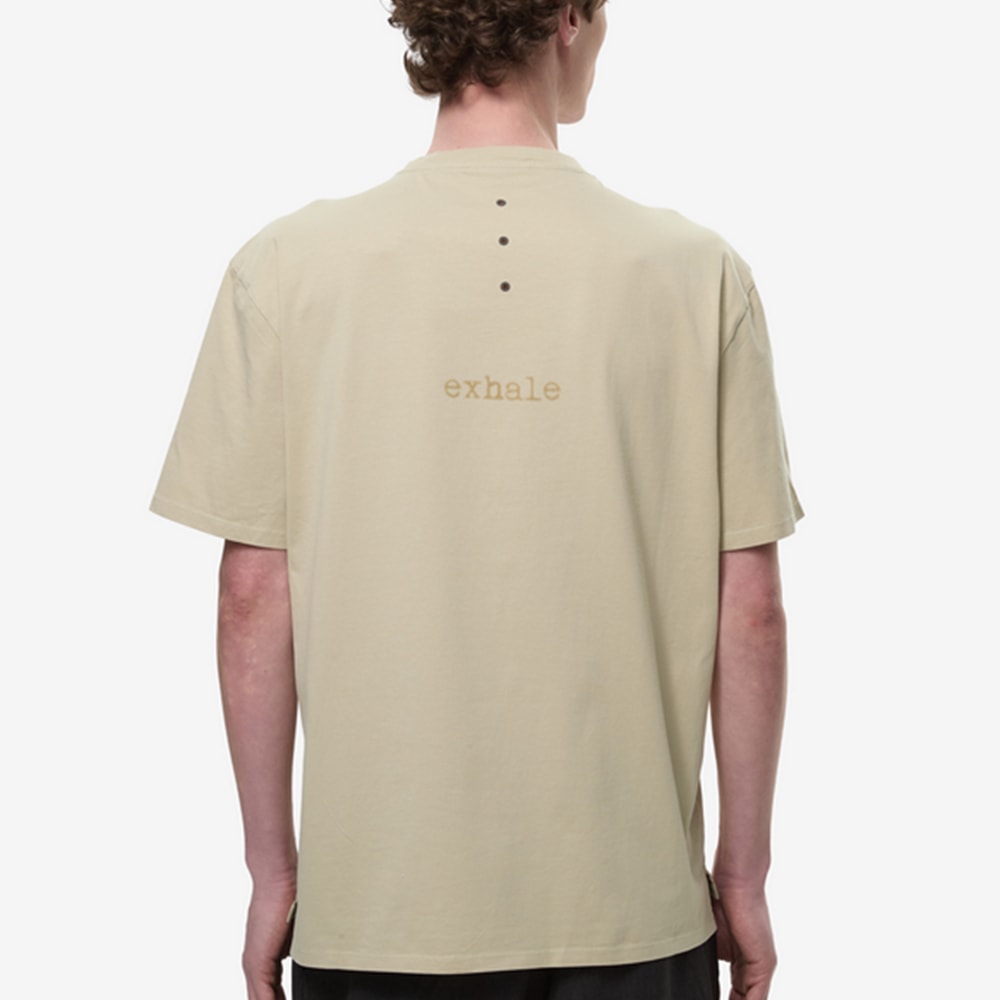 Camiseta Premiata "Inhale Exhale" beige – estilo minimalista y moderno foto 4