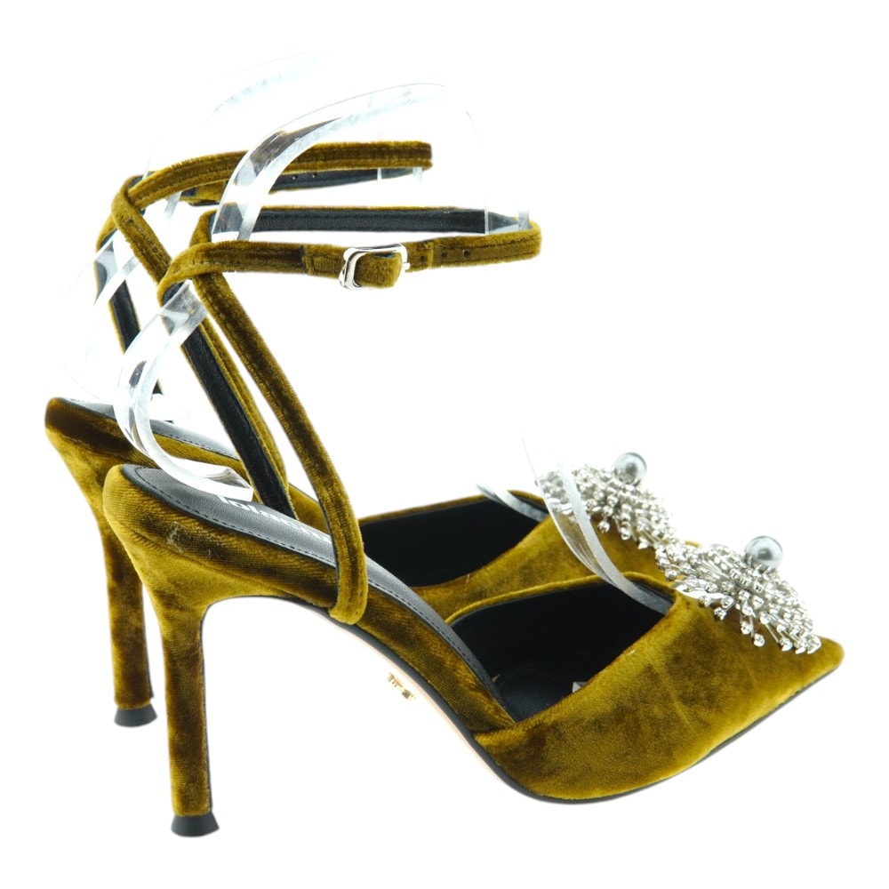 Zapatos Lola Cruz de Terciopelo y Broche de Cristales | Elegancia en Gallery Carrile foto 4