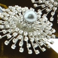 Zapatos Lola Cruz de Terciopelo y Broche de Cristales | Elegancia en Gallery Carrile foto 6