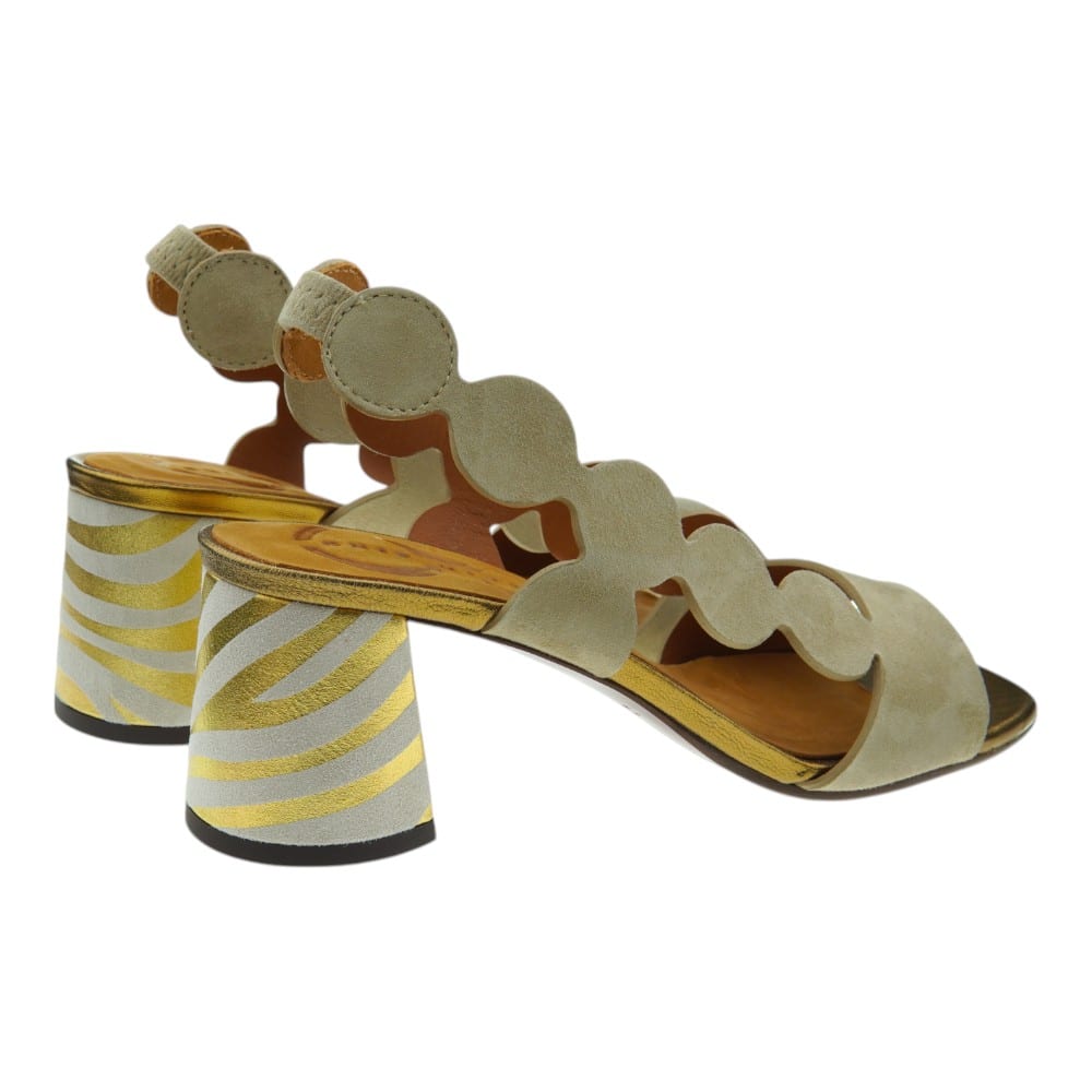 Compra las sandalias mujer tacón medio arena Chie Mihara | Diseño sofisticado foto 4