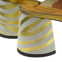 Compra las sandalias mujer tacón medio arena Chie Mihara | Diseño sofisticado foto 6