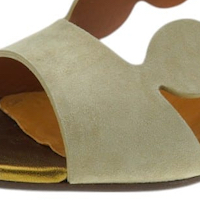 Compra las sandalias mujer tacón medio arena Chie Mihara | Diseño sofisticado foto 7