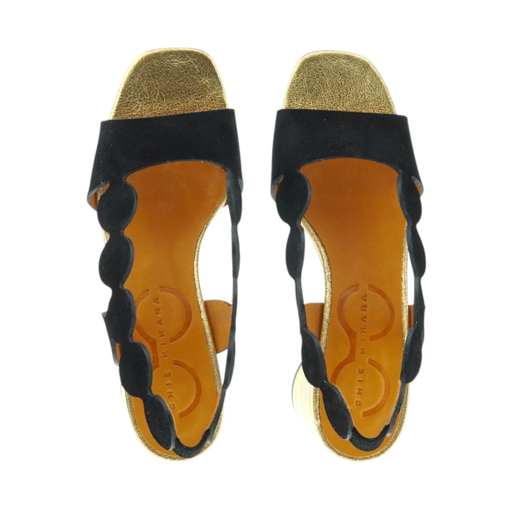 Sandalias negras mujer tacón ancho Chie Mihara | Elegancia y confort foto 2