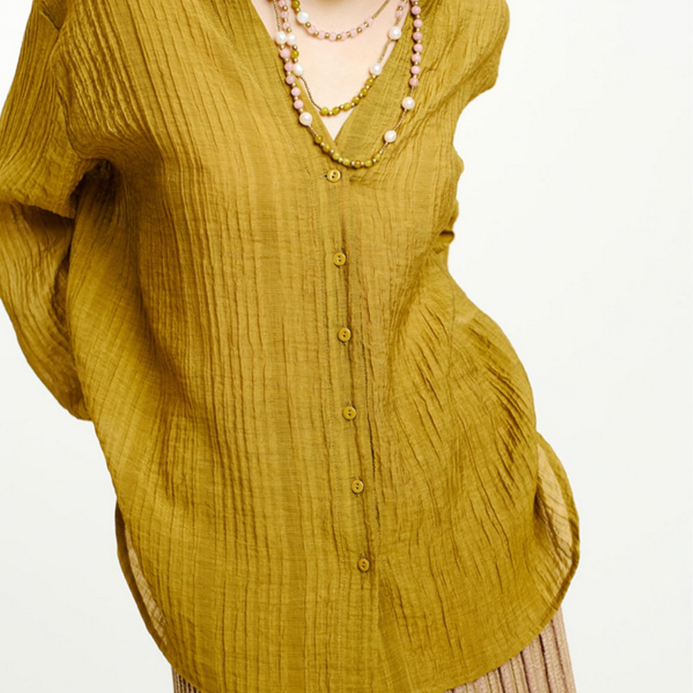 Camisa de Mujer Momoni en Kaki | Exclusiva en Gallery Carrile foto 2
