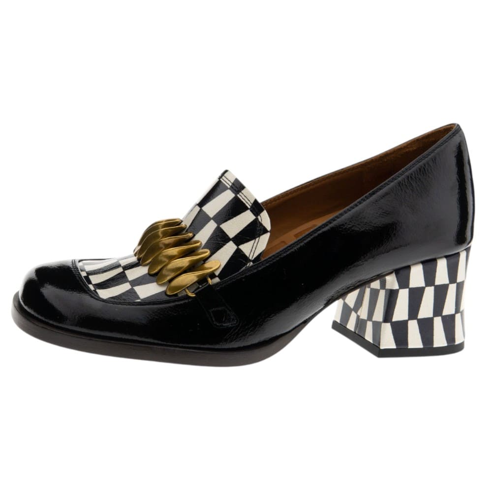 Zapato tacón cerrado blanco y negro Chie Mihara foto 3