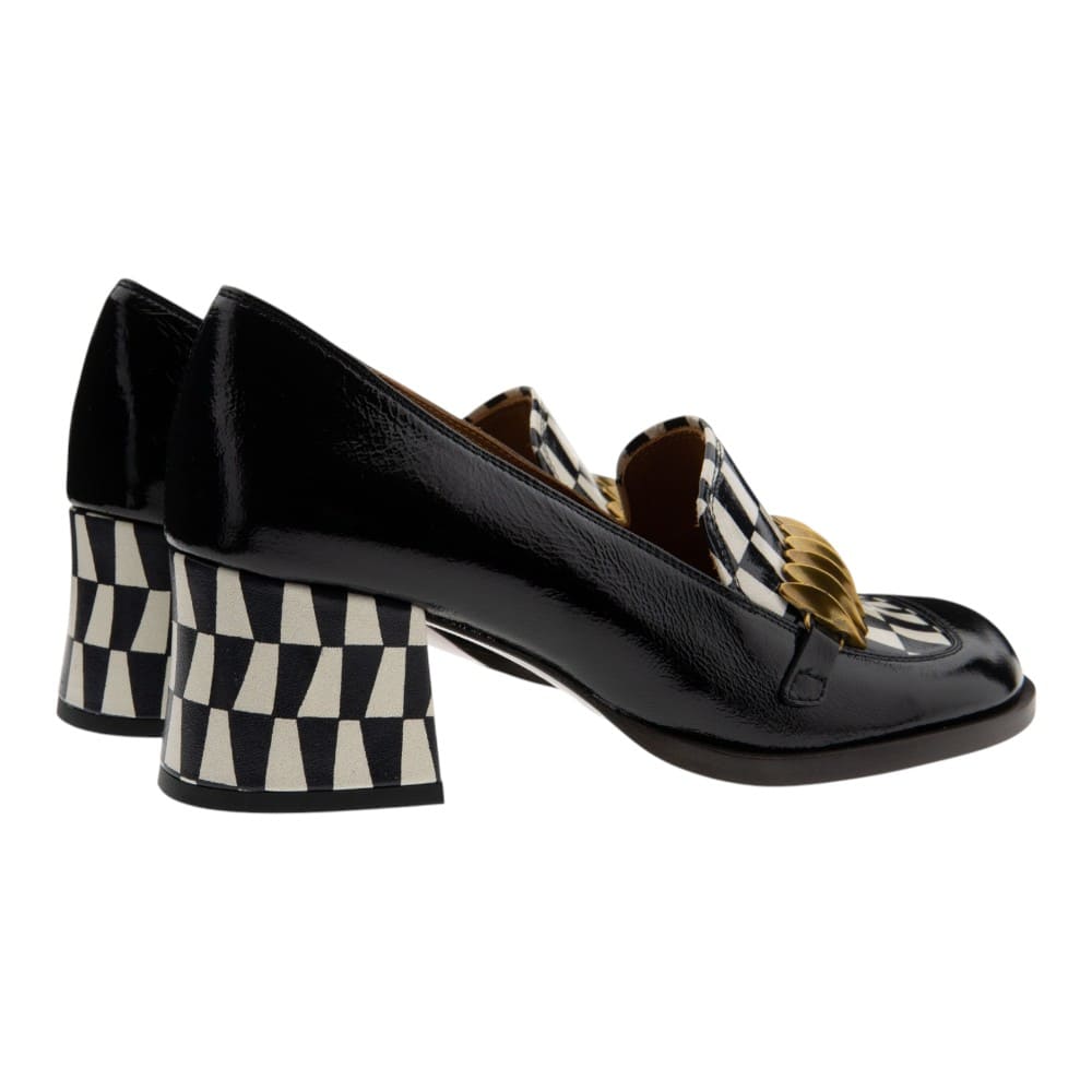 Zapato tacón cerrado blanco y negro Chie Mihara foto 4