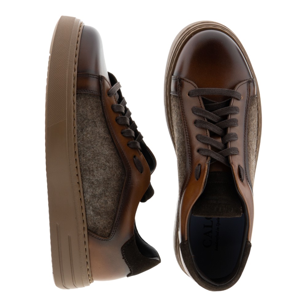 Zapatillas casual hombre marrones de piel Calce | Carrilé foto 2